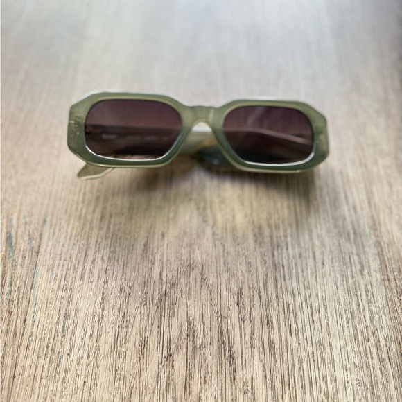 Quay Australia Accessories - quay australia hyped up green square retro y2k geometric sunglasses eyewear NEW